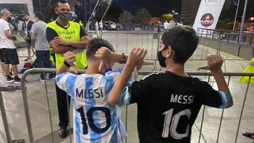 Argentina llegó a Cuiabá y la gente pidió por Messi