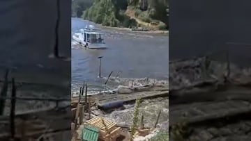 Hay que estar alerta: oleaje destruye muelle en Valdivia