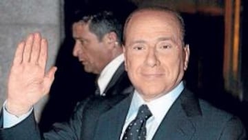 Berlusconi se despide de Kaká.