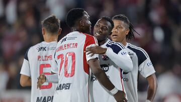 AMDEP7395. LANÚS (ARGENTINA), 18/09/2024.- Jugadores de Medellín celebran al final este miércoles, del partido de ida de cuartos de final de la Copa Sudamericana entre Lanús y Deportivo Independiente Medellín (DIM), en el estadio Ciudad de Lanús (Argentina). EFE/ Juan Ignacio Roncoroni