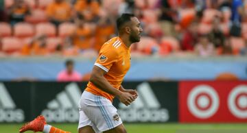 Actualmente Álvarez juega en la MLS con el Houston Dynamo, donde en tres partidos apenas suma 59 minutos de juego.