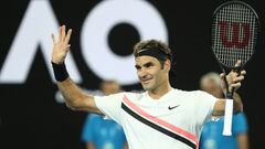 Roger Federer celebra su victoria ante Aljaz Bedene en su partido de primera ronda del Open de Australia.