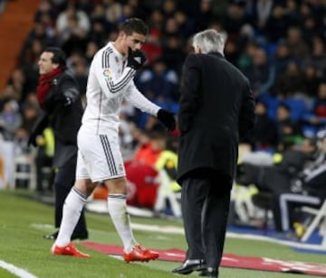 James Rodríguez se tuvo que retirar por lesión.