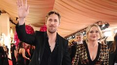 Los actores nominados Bradley Cooper y Ryan Gosling llegaron a la alfombra roja de los Oscar acompañados de sus familiares.
