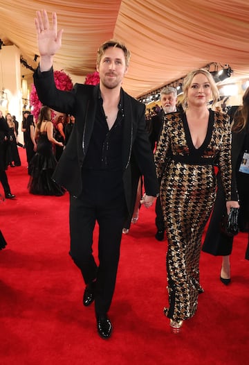 Los actores nominados Bradley Cooper y Ryan Gosling llegaron a la alfombra roja de los Oscar acompañados de sus familiares.