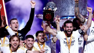 Nacho levanta el título de la Supercopa de España, conquistada en la final ante el Barcelona en Riad el pasado mes de enero.