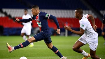 Paris Saint-Germain&#039;s French forward Kylian Mbappe (L) vies with Lille&#039;s Portuguese defender Tiago Djalo  during the French Cup round of 16 football match between Paris Saint-Germain (PSG) and Lille (LOSC) at the Parc des Princes stadium in Pari