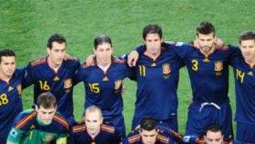 Del Bosque ensaya con el equipo de la final más Albiol