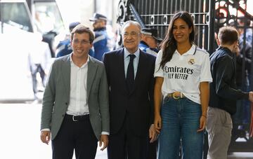 El alcalde de Madrid José Luis Martínez-Almeida, el presidente del Real Madrid Florentino Pérez y la vicealcaldesa de Madrid, Begoña Villacís.