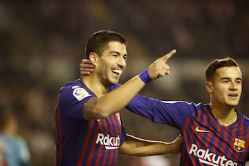 0-1. Luis Suárez celebró el primer gol.