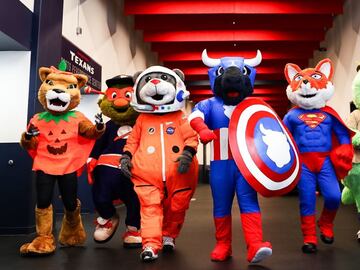 Las mascotas de los equipos de Texas se disfrazaron con motivo de Halloween