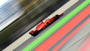 Ferrari&#039;s German driver Sebastian Vettel steers his car during the second practice session ahead of the Formula One Azerbaijan Grand Prix in Baku on April 27, 2018. / AFP PHOTO / Kirill KUDRYAVTSEV