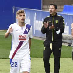 Míchel calca con el Huesca sus registros con el Rayo