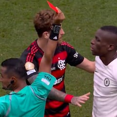 Le sauvage de Nico Jackson qui coûte le rouge direct: l'arbitre n'hésite pas