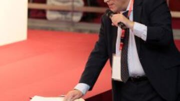 Tebas se dirige a Villar durante la Asamblea.