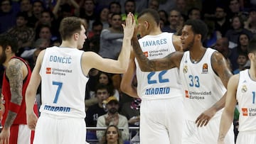 Luka Doncic, seria duda, y Trey Thompkins, ya recuperado.