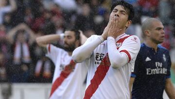 Miku se lamenta de la oportunidad perdida ante el Real Madrid.