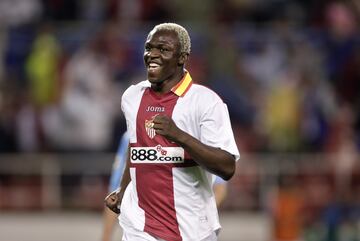 En el verano de 2007 el Sevilla FC pag¨® 12 millones de euros por su traspaso, convirti¨¦ndose en el fichaje m¨¢s caro de la historia del club hispalense.