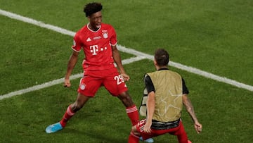 Kingsley Coman celebrates scoring the winning goal for Bayern Munich, 