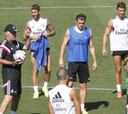 Ancelotti a los suyos: "Toque, combinar y cambiar de posición"