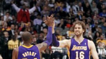 SIGUEN JUNTOS. Bryant y Gasol podrán repetir escenas como esta.