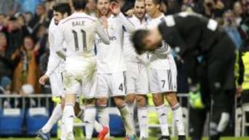 El Real Madrid celebra el quinto gol ante el Rayo Vallecano.