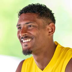 Haller empieza el partido de su vida