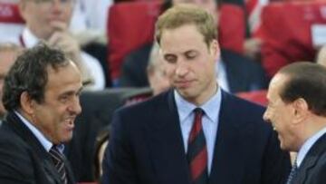 <b>CON PLATINI.</b> El presidente del Gobierno italiano y propietario del Milán, Silvio Berlusconi, ha asegurado que piensa como el presidente de la UEFA, Michel Platini, en lo que se refiere a los últimos fichajes del Real Madrid.