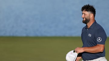 Rahm, a dos golpes del líder