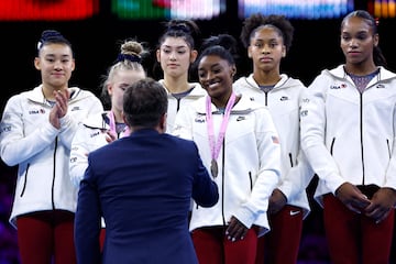 US' Simone Biles and Winner US' team celebrate on the podium after the Women's Team Final during the 52nd FIG Artistic Gymnastics World Championships, in Antwerp, northern Belgium, on October 4, 2023. (Photo by KENZO TRIBOUILLARD / AFP)