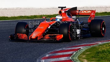 27/02/2017 Fernando Alonso con McLaren en Montmel&Atilde;&sup3;.
 
 El piloto espa&Atilde;&plusmn;ol Fernando Alonso (McLaren) no ha iniciado con buen pie el primer d&Atilde;&shy;a de entrenamientos oficiales de pretemporada en el Circuit de Barcelona-Catalunya por culpa de una fuga de aceite en el motor Honda de su nuevo MCL32, con el que s&Atilde;&sup3;lo pudo dar una vuelta de instalaci&Atilde;&sup3;n antes del incidente que tuvo paralizado al asturiano durante unas horas, si bien podr&Atilde;&iexcl; rodar esta tarde.
 
 DEPORTES
 MCLAREN
 