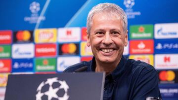Lucien Favre en rueda de prensa.