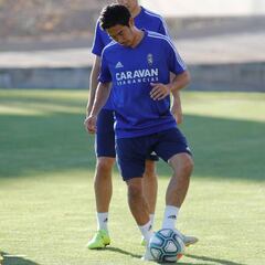 Kagawa ya se entrena con el Zaragoza: "Estoy muy contento de estar aquí"