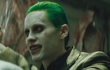 En la cinta de 2016 'Escuadrón Suicida', Jared Leto personificó al terrible villano. Sin embargo, la crítica lo atacó fuertemente diciendo que su personaje estaba muy sobreactuado y comparándolo con otros actores.