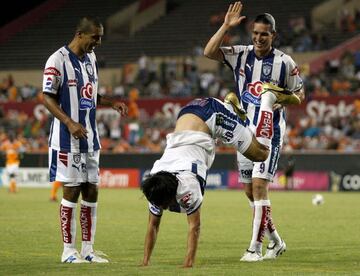 En la Copa de Campeones de la Concacaf del 2007, el Pachuca vino de atrás para eliminar al Houston Dynamo en semifinales. En el partido de ida, los Tuzos cayeron 2-0 en territorio estadounidense, mientras que en la vuelta el cuadro hidalguense goleó 5-2 al de la MLS. A la postre, el Pachuca se coronó campeón del certamen. 