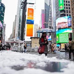 Are you traveling on Christmas Eve and Christmas Day 2025? Here’s how to check if your flight is delayed or cancelled