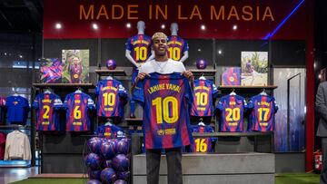 BARCELONA, 16/07/2025.- El Barcelona ha anunciado este miércoles que el delantero Lamine Yamal, que el 13 de julio cumplió 18 años y en mayo renovó hasta 2031, lucirá el dorsal '10' a partir del próximo curso, un movimiento que ratifica al joven talento catalán como la estrella del equipo y lo incluye en una selecta lista de la que forman parte otros ídolos como Leo Messi, Romario o Ronaldinho.