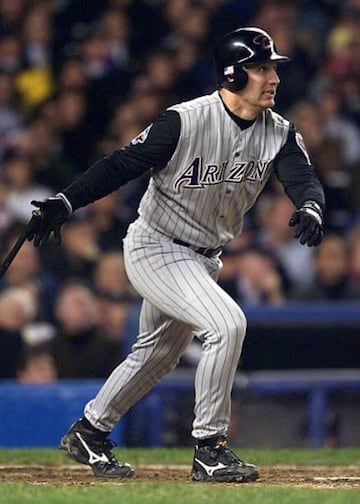 Produce carrera en Serie Mundial
El 31 de octubre de 2001 Erubiel Durazo le conectó un doblete productor de una carrera a Mike Stanton para mandar al plato a Luis González con la carrera de la ventaja.
Hasta el momento esa es la única carrera remolcada para un bateador mexicano en la historia de la Serie Mundial.
En aquel juego los Diamantes de Arizona dejaron escapar el triunfo ante los Yankees de Nueva York: en la novena entrada Tino Martínez se fue para la calle para empatar el juego y en la décima lo ganaron con un vuelacercas de Derek Jeter, ambos tablazos ante los lanzamientos del coreano Byung-Hyun Kim.