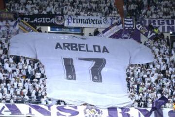 Sustitución de Cristiano por Arbeloa, que juega su último partido en el Bernabéu. El público homenajeó al salmantino.