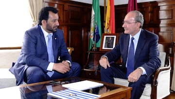 Abdullah Al Thani y Francisco de la Torre, alcalde de M&aacute;laga, en una imagen de archivo.