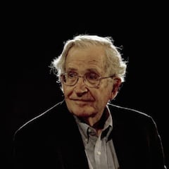 Noam Chomsky, psicolingüista: “No deberíamos estar buscando héroes, deberíamos perseguir buenas ideas”