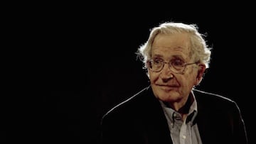 Noam Chomsky, psicolingüista: “No deberíamos estar buscando héroes, deberíamos perseguir buenas ideas”