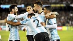 MLB12 MELBOURNE (AUSTRALIA) 09/06/2017.- El jugador de la selecci&oacute;n argentina de f&uacute;tbol Gabriel Mercado (c) celebra un gol con Leo Messi (i) y otros compa&ntilde;eros durante el partido amistoso disputado ante Brasil en el MCG de Melbourne (Australia), hoy, 9 de junio de 2017. EFE/JOE CASTRO PROHIBIDO SU USO EN AUSTRALIA Y NUEVA ZELANDA