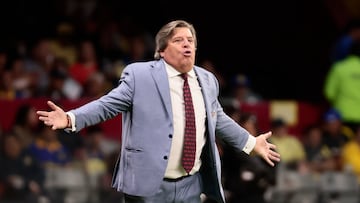 Miguel Herrera es multado tras hablar del arbitraje