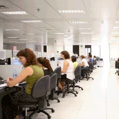 Empresa de call center, que ofrece servicios en Chile, pide irse a quiebra: culpa a las 40 horas