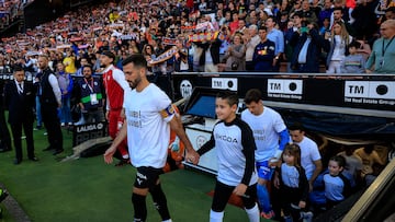 07/12/25 PARTIDO PRIMERA DIVISION
VALENCIA CF - SEVILLA FC
GAYA SALIDA AL CAMPO
CAMISETA APOYO A LUBO PENEV ENFERMO