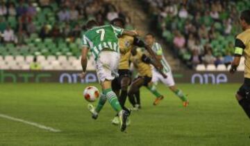 Betis-Vitoria Guimaraes. Vadillo marca el 1-0.