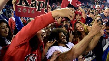 SAN DIEGO, CA - SEPTEMBER 01: Colin Kaepernick #7 of the San Francisco 49ers poses for photos with fans after a 31-21 win over the San Diego Chargers during a preseason game at Qualcomm Stadium on September 1, 2016 in San Diego, California.   Harry How/Getty Images/AFP
 == FOR NEWSPAPERS, INTERNET, TELCOS &amp; TELEVISION USE ONLY ==