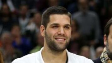 El ala-pívot del Real Madrid Felipe Reyes recibe un homenaje tras convertirse en el jugador con más rebotes capturados en la historia de la Euroliga