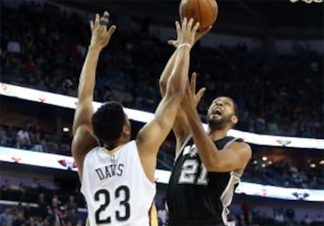 21: TIM DUNCAN. El mejor ala-pívot de la historia y el jugador que convirtió a los Spurs en una de las grandes franquicias de la historia. Se acaba de retirar así que se acabó el jugador y empieza el mito: uno gigante.